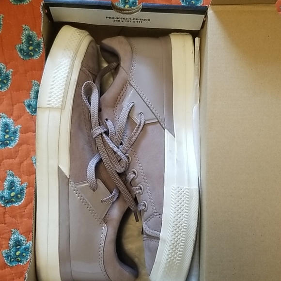 Converse Women's Chuck Taylor All Star Becca Low-T - Picture 1 of 6